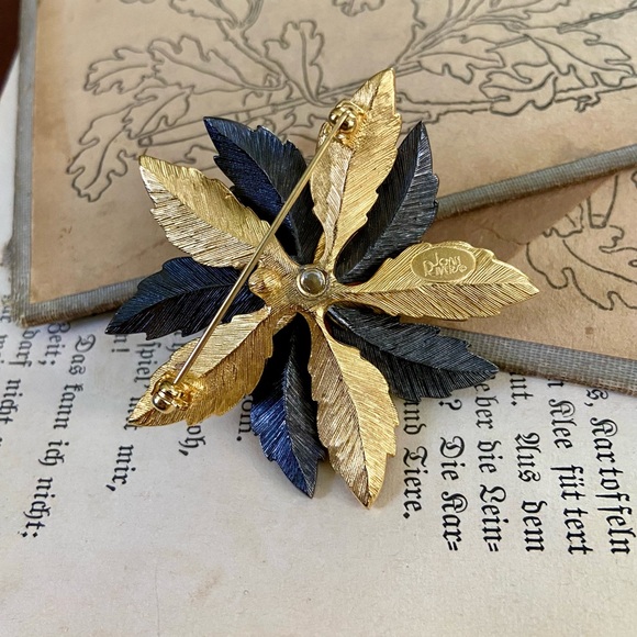 Vintage Joan Rivers black & gold tone Desert Cactus rhinestone accented brooch - Picture 9 of 10